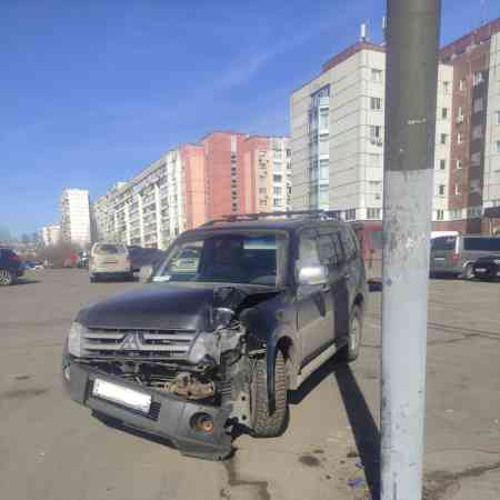 Митсубиси Паджеро 4. Бензин. 2007 выкупили за 800000